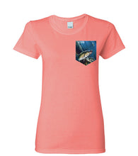 Load image into Gallery viewer, T-shirt à poche pour femme En foret
