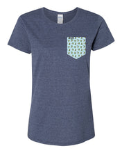 Load image into Gallery viewer, T-shirt à poche femme Les motifs

