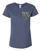 Load image into Gallery viewer, T-shirt à poche femme Les motifs
