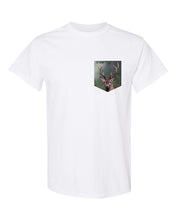 Charger l&#39;image dans la galerie, T-shirt à poche pour homme En forest

