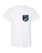 Charger l&#39;image dans la galerie, T-shirt à poche pour homme En forest
