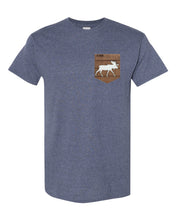 Charger l&#39;image dans la galerie, T-shirt à poche pour homme En forest
