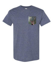 Charger l&#39;image dans la galerie, T-shirt à poche pour homme En forest
