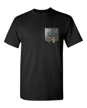 Charger l&#39;image dans la galerie, T-shirt à poche pour homme En forest
